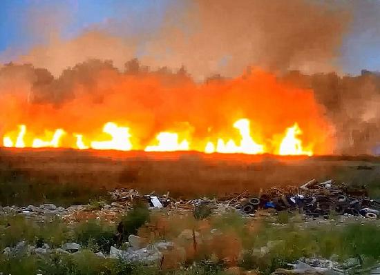 Снова горела нелегальная свалка отходов на Коновалова в Нижнем Новгороде