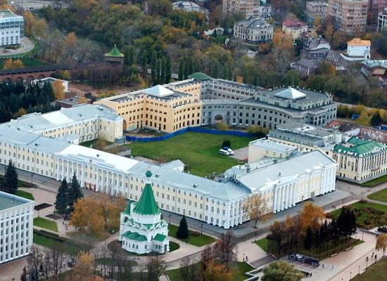 Дети-сироты с жильем подождут: нижегородские власти будут достраивать новую «избушку» правительства