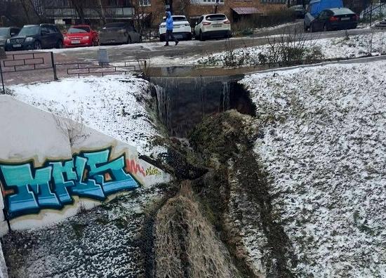 Опубликовано видео водопада на Федоровского в Нижнем Новгороде