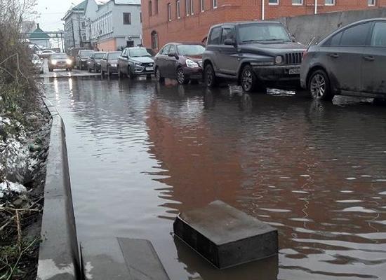 После благоустройства затопило улицу Стрелку в Нижнем Новгороде