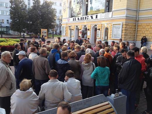 Обманутые дольщики вышли протестовать на площадь Театральную в Нижнем Новгороде