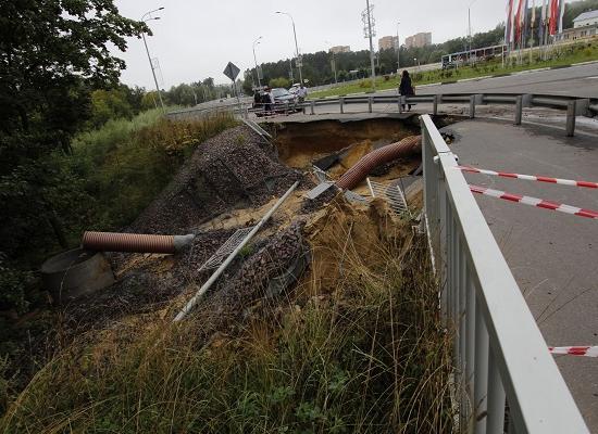 Дорогу почти за 600 млн руб. опять размыло ливнем в Сарове