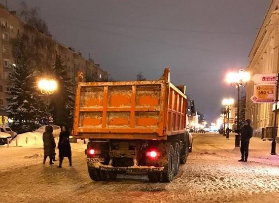 Самосвал беспрепятственно ездил по пешеходной Покровке в Нижнем Новгороде